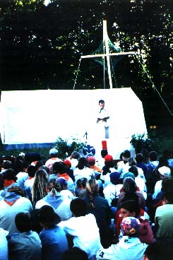 Menge: Blick auf Altar